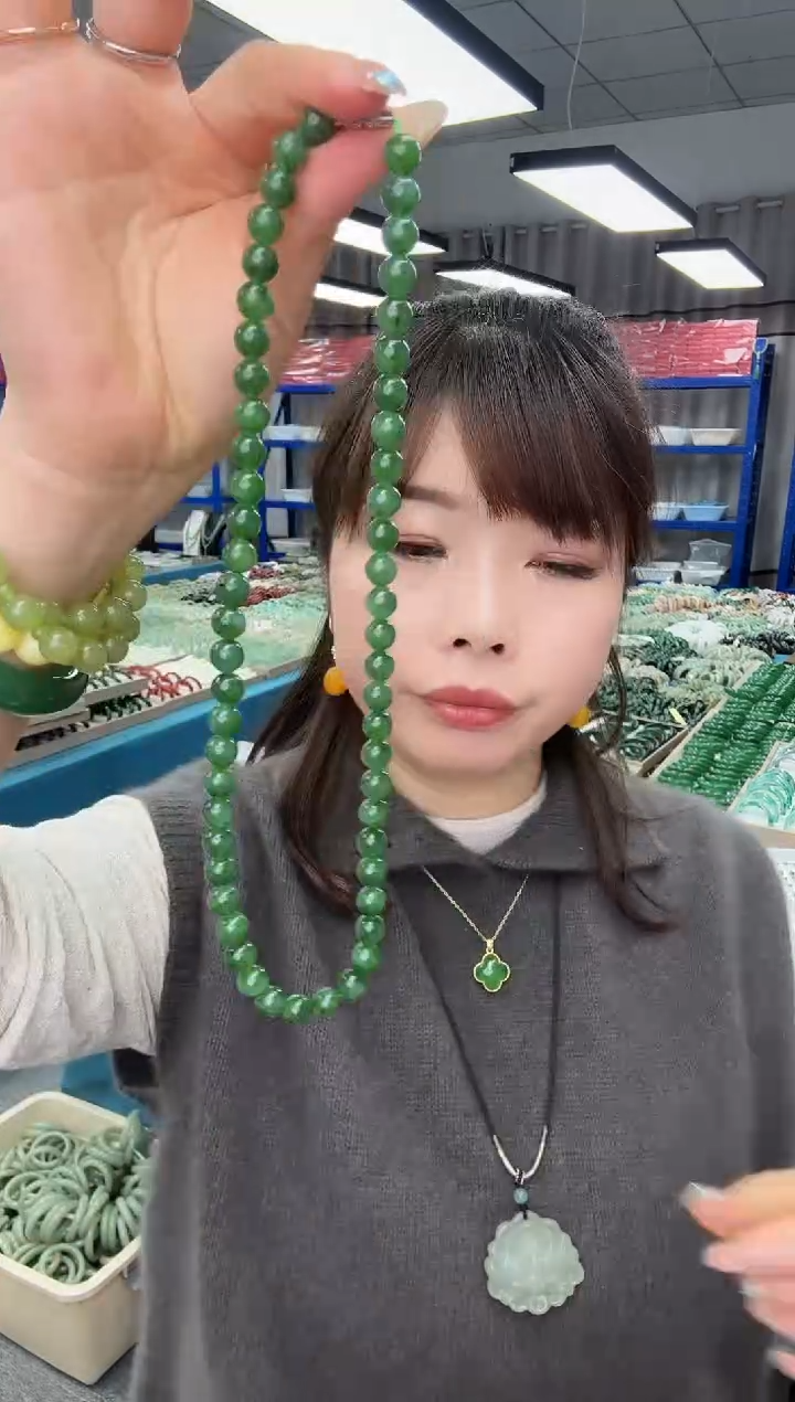 项链未镶嵌和田玉（碧玉）卡8毫米阳绿项链