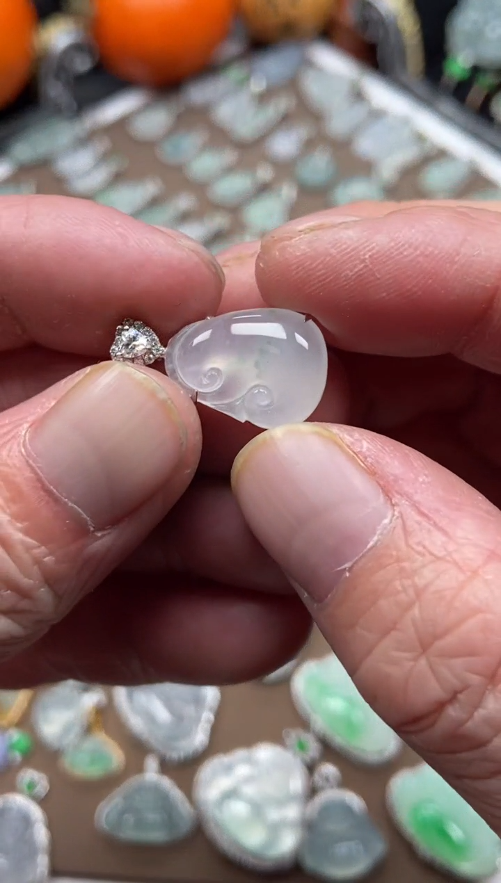 【闪购商品】翡翠吊坠(不含链)18K金镶嵌如意