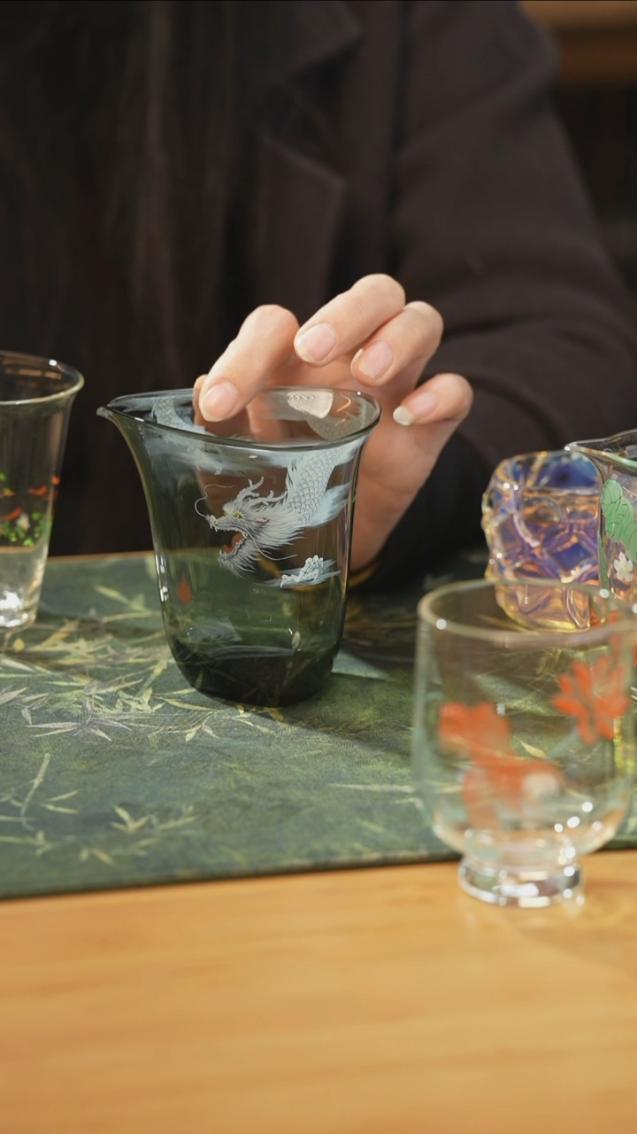 幸****】烟灰色手绘龙杯公道杯