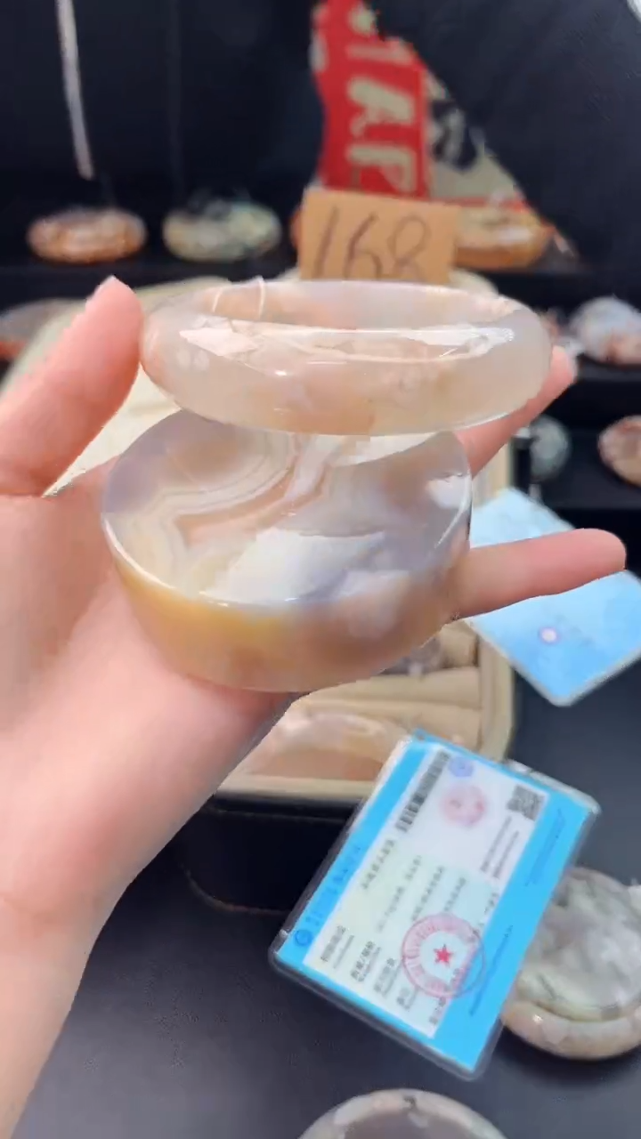 【闪购商品】石英质玉手镯未镶嵌赠送镯心（圈口66