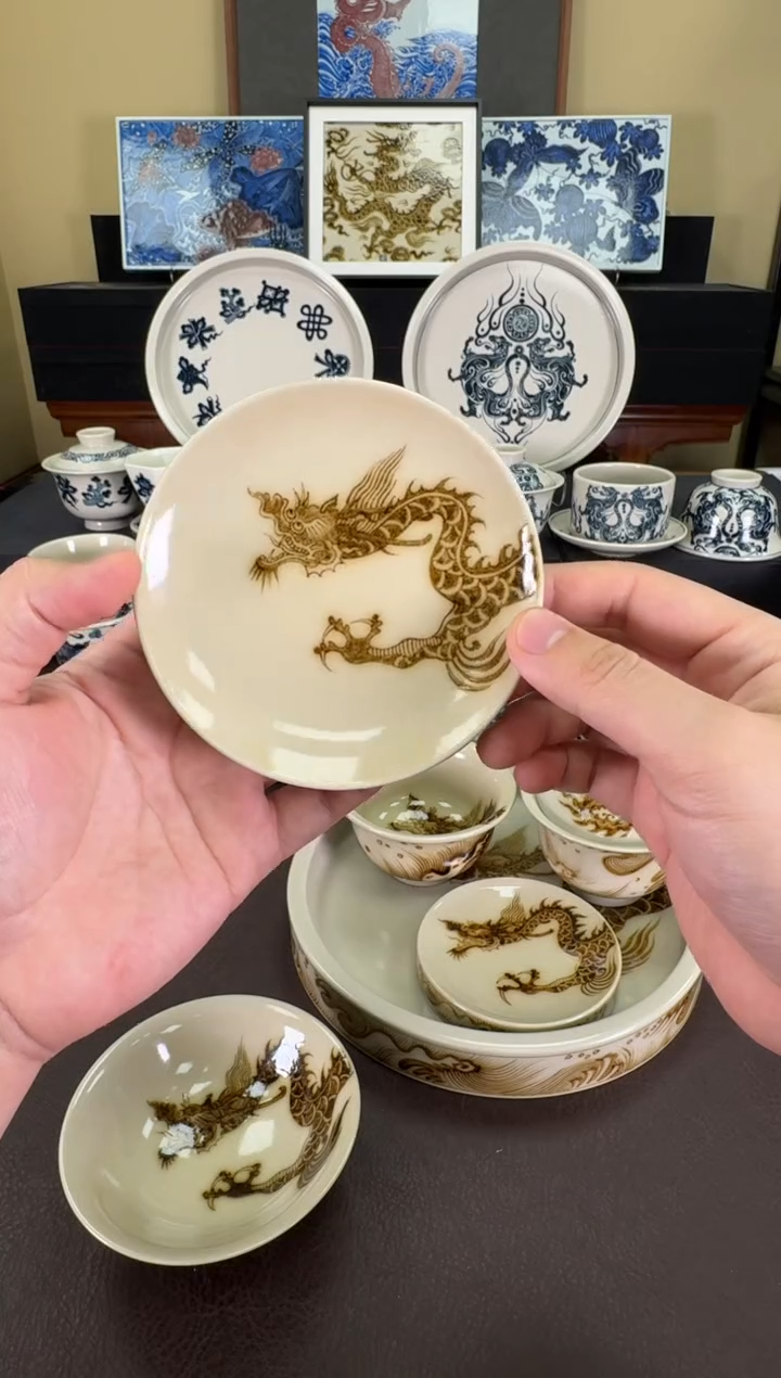 【闪购商品】釉里金过肩龙纹杯垫