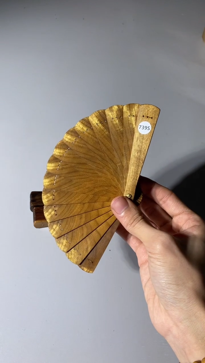 【闪购商品】金丝楠木雕739号10cm金丝楠木小叶桢楠掌中扇