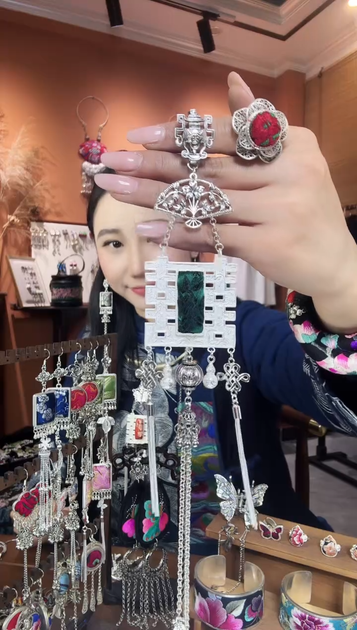 【闪购商品】刺绣纯手工民族风压襟