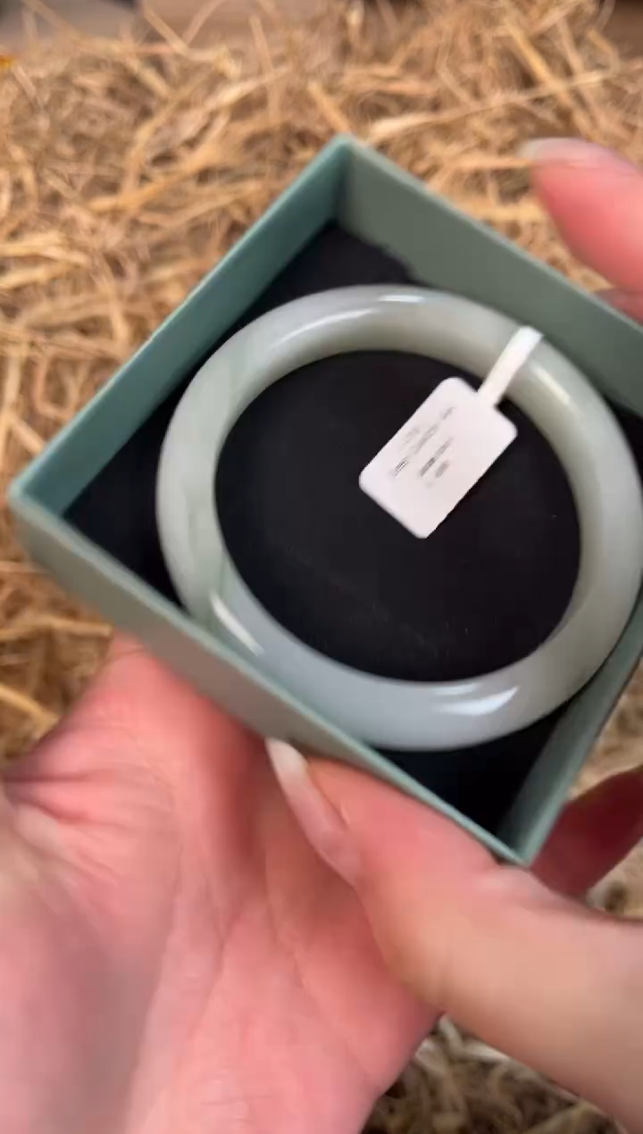 未镶嵌手镯石英质玉C-0103