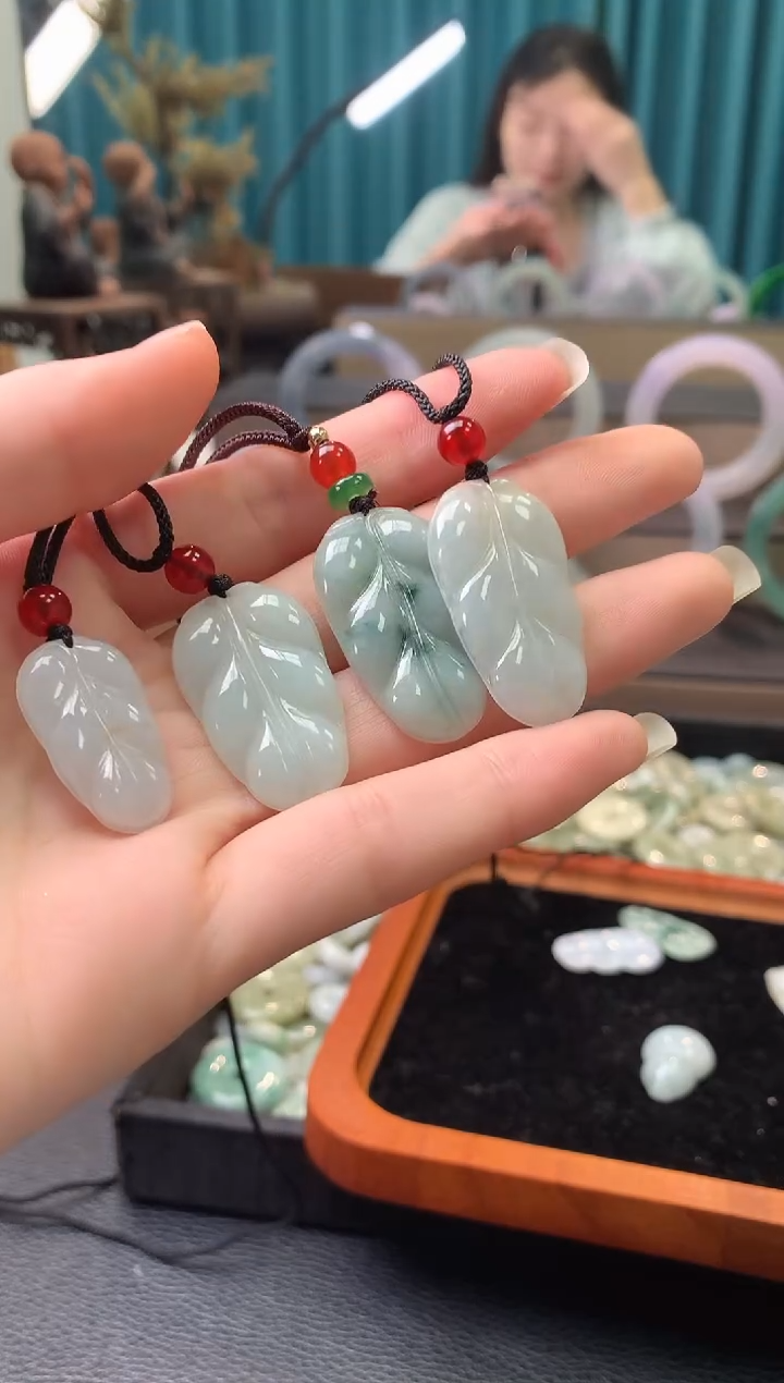 吊坠(不含链)未镶嵌翡翠叶子多样性发一件