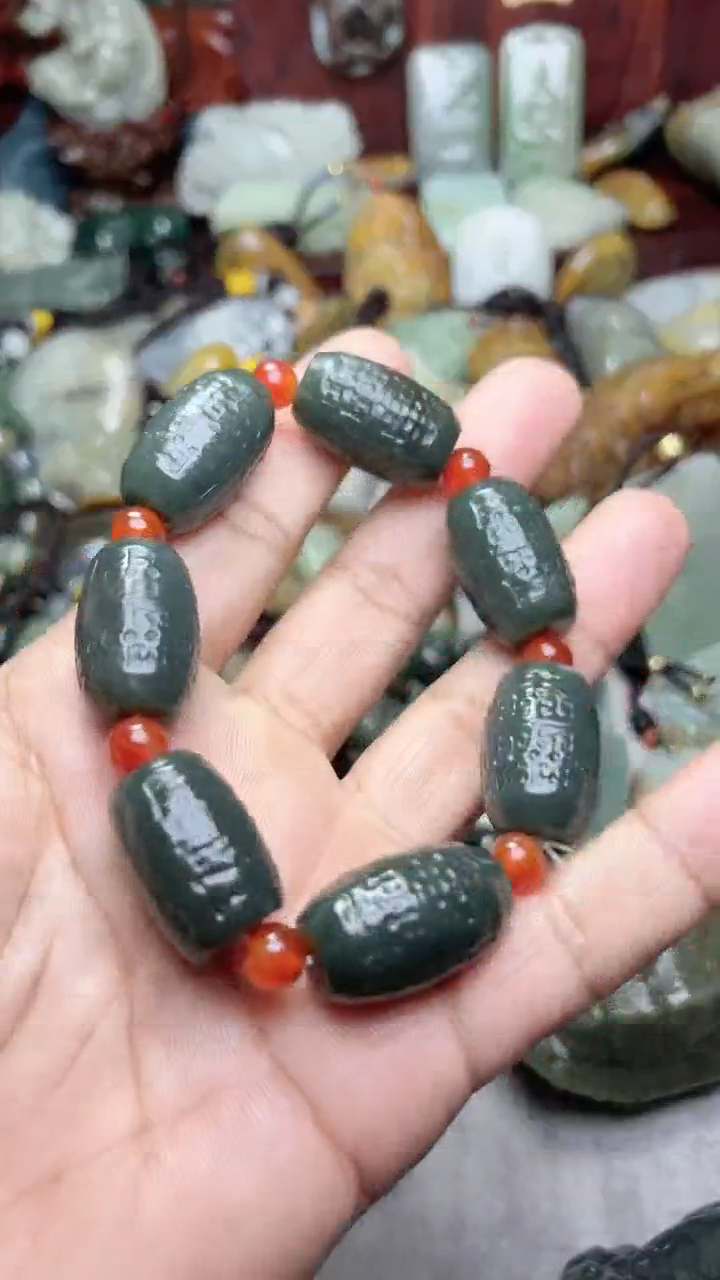 和田玉未镶嵌把件-