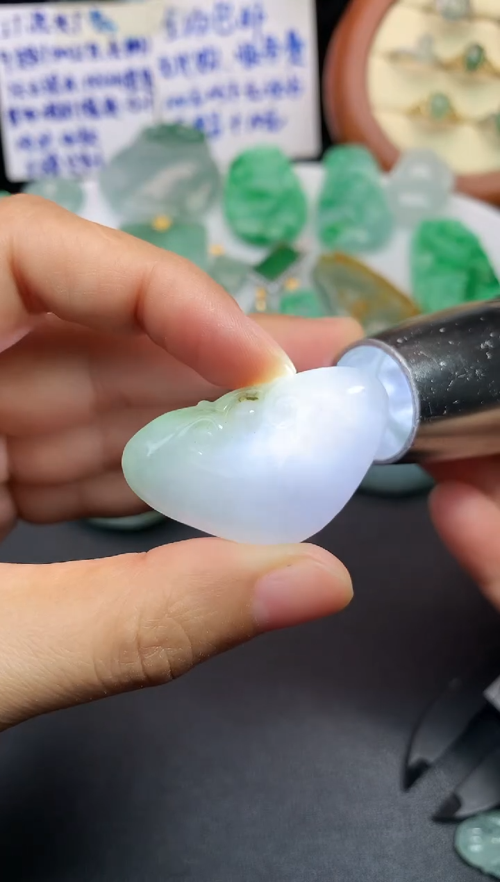 颈饰未镶嵌翡翠吊坠