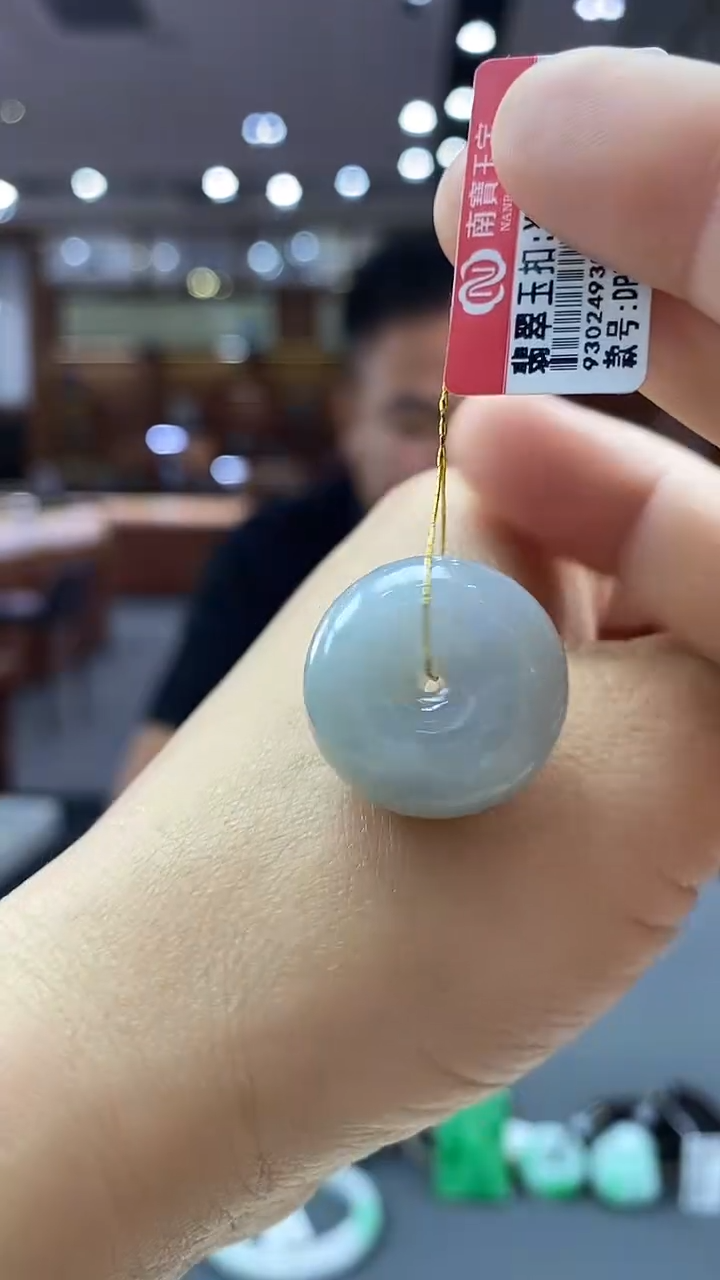颈饰未镶嵌翡翠平安扣