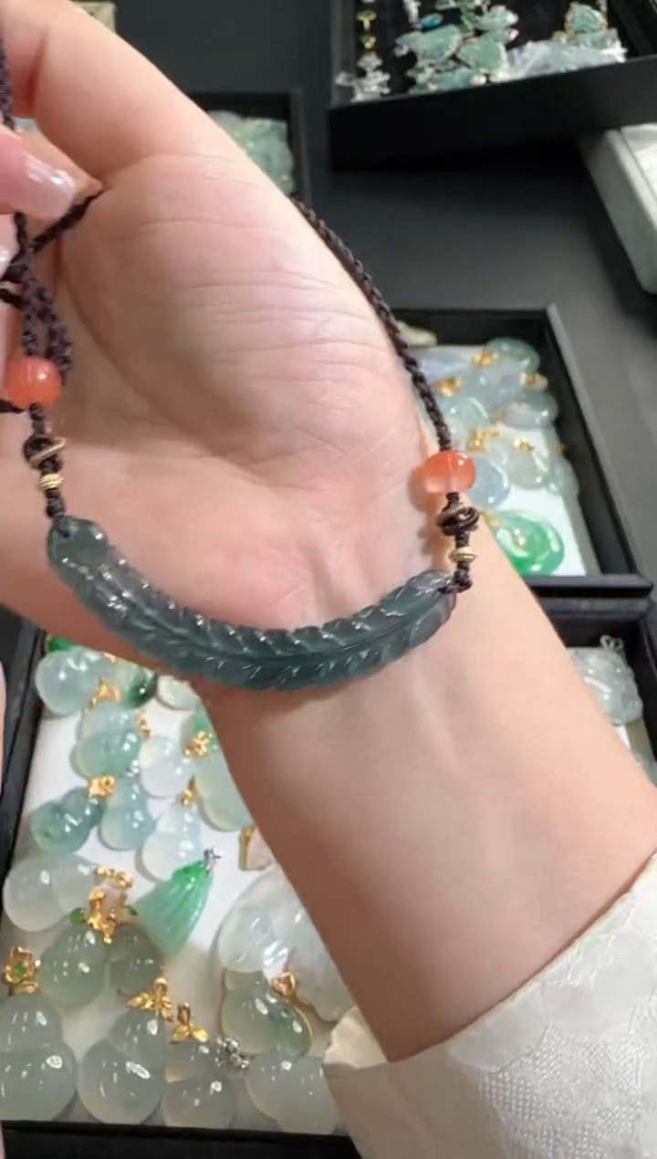 【闪购商品】翡翠颈饰未镶嵌250214222