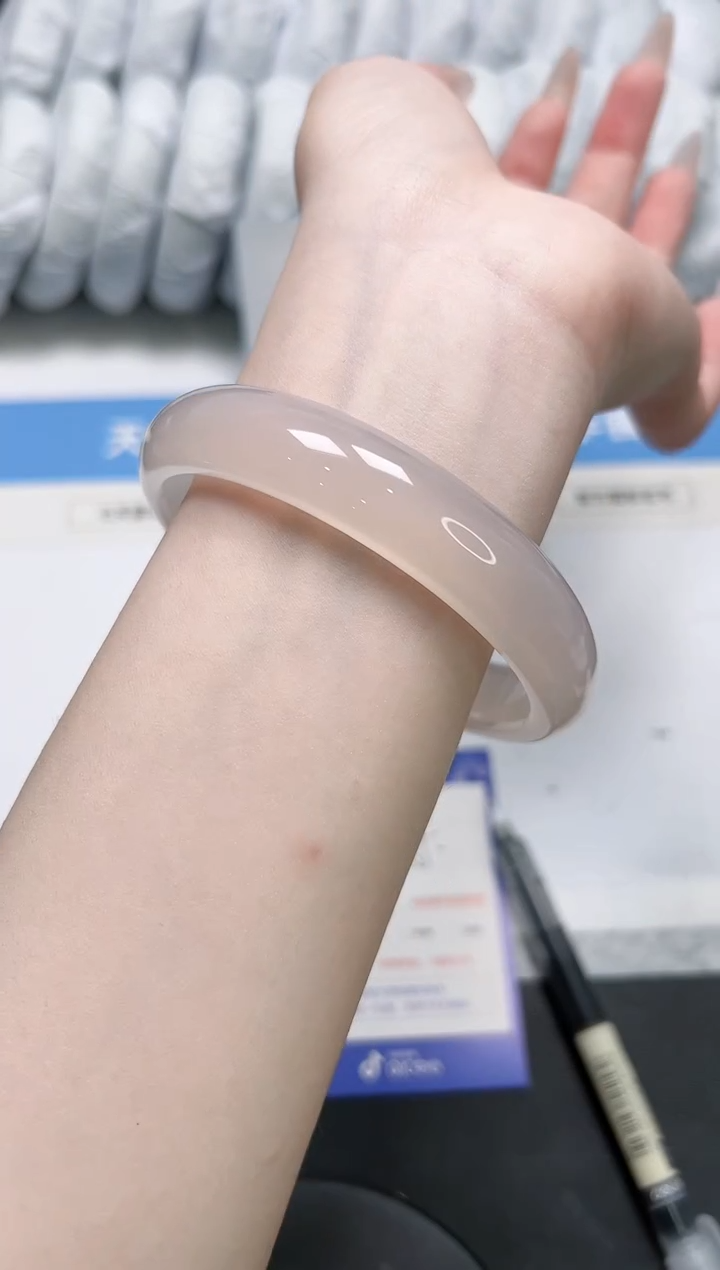 【闪购商品】石英质玉未镶嵌手镯231-66.5荔枝