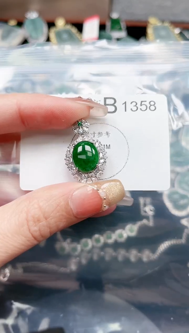 【闪购商品】翡翠颈饰未镶嵌1358赠皮绳