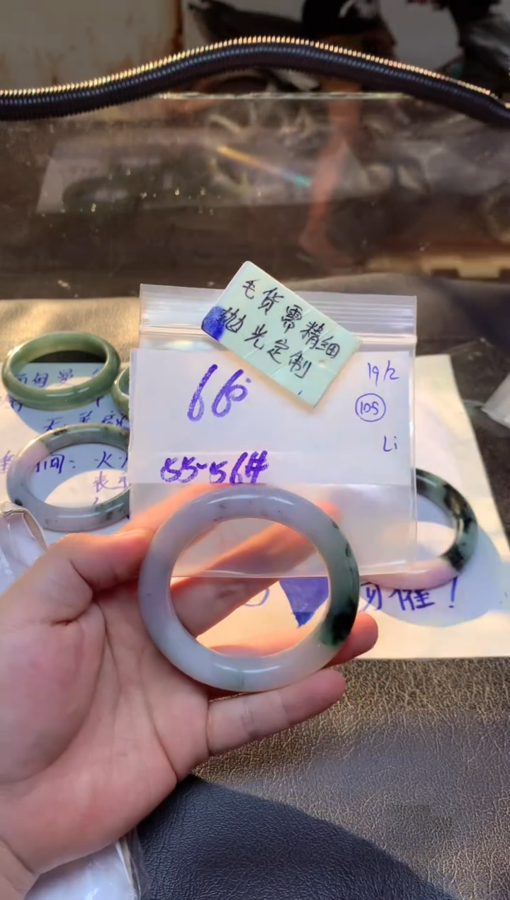 【闪购商品】定制翡翠未镶嵌手镯毛货需精细抛光+多人+660元