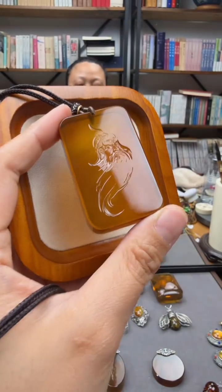 【闪购商品】琥珀颈饰未镶嵌关公