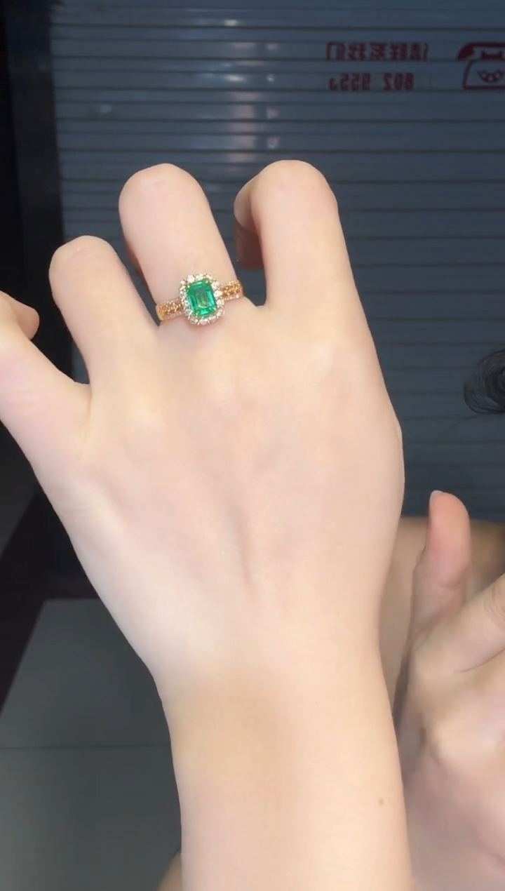 18K金镶嵌戒指祖母绿戒指333