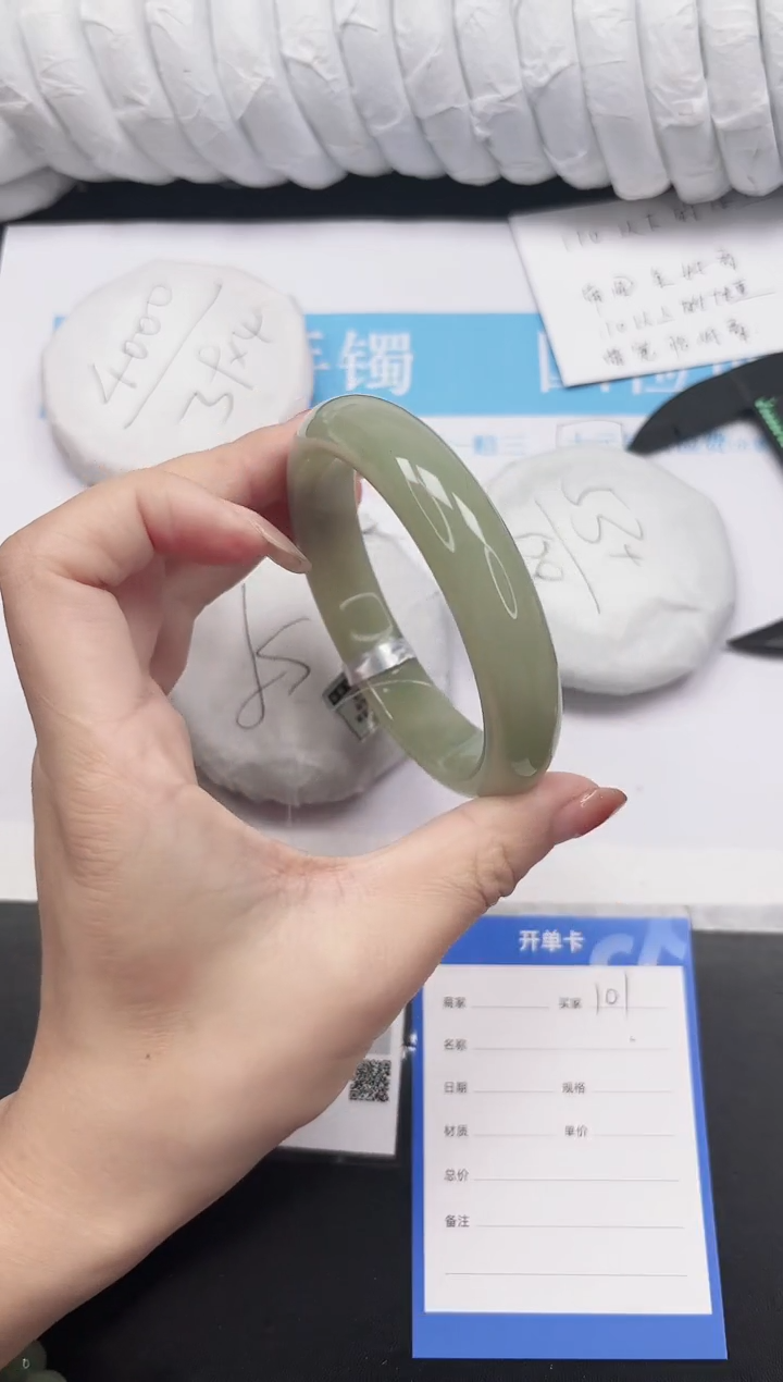 未镶嵌手镯石英质玉101-64.3DK