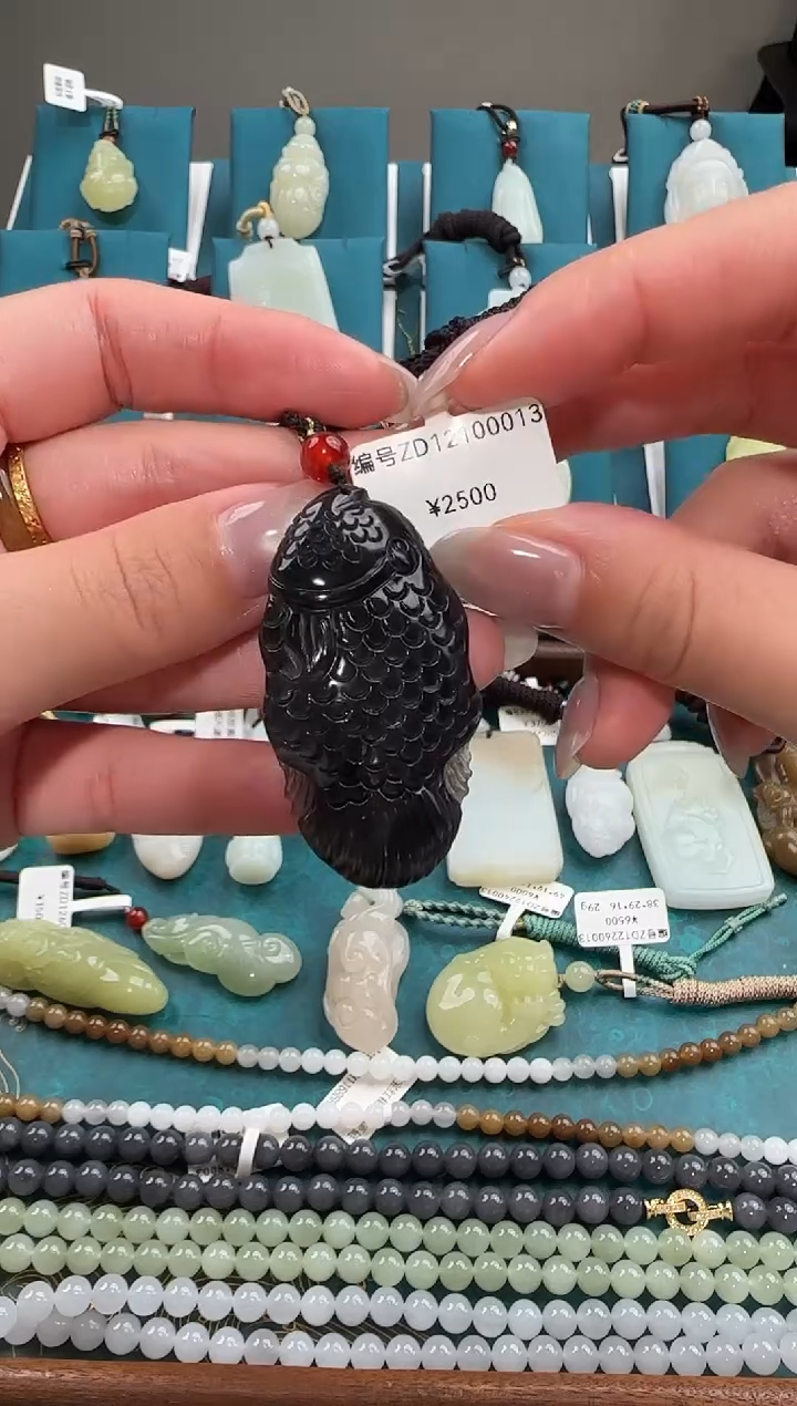 颈饰未镶嵌和田玉吊坠 ZD