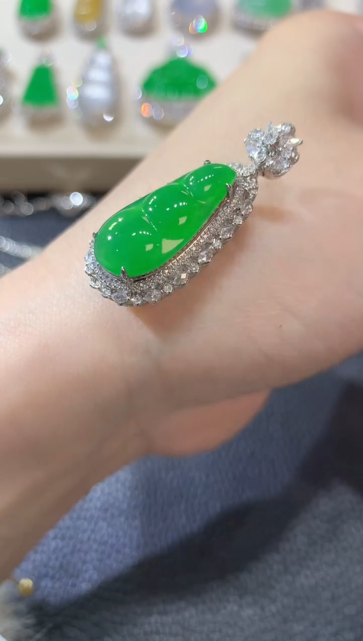 【闪购商品】翡翠吊坠(不含链)18K金镶嵌A114