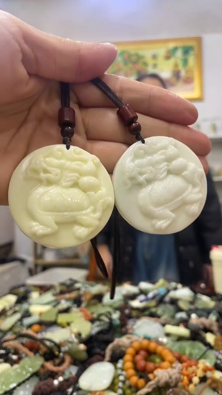 未镶嵌岫玉挂件 多样性发货发其中一件