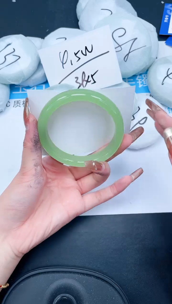 【闪购商品】石英质玉手镯未镶嵌488-62