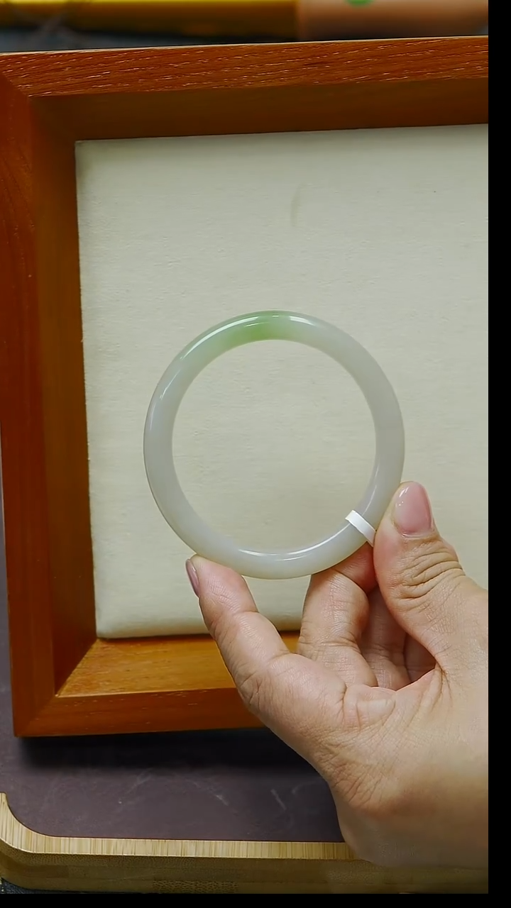 未镶嵌手镯和田玉54圈口 冰底翠青手镯  