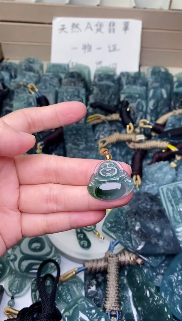 颈饰未镶嵌翡翠          