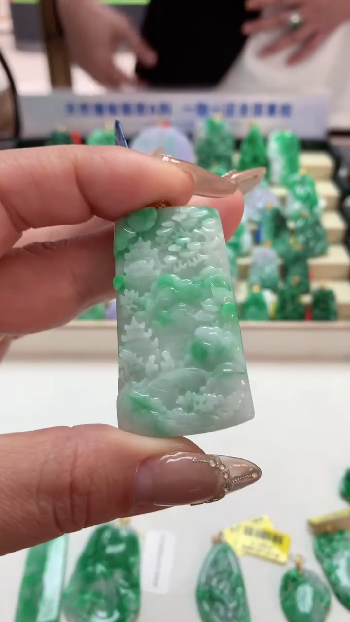 【闪购商品】翡翠吊坠(不含链)18K金镶嵌挂件