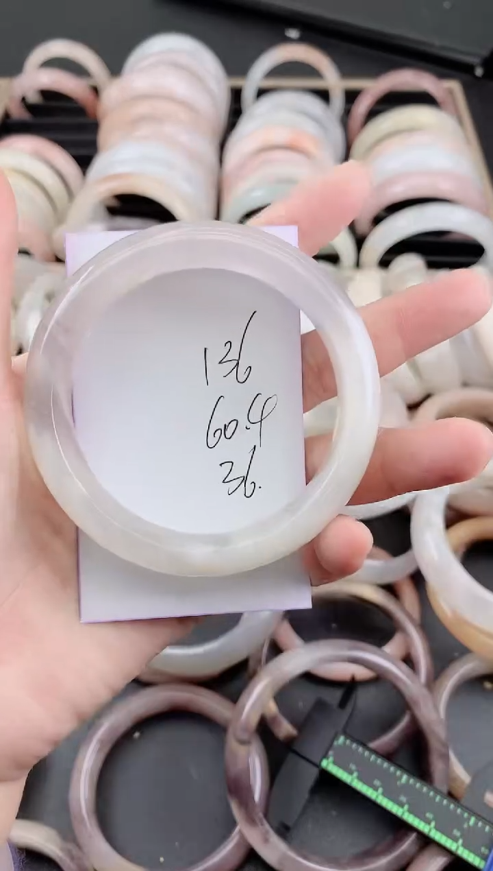 未镶嵌手镯石英质玉136