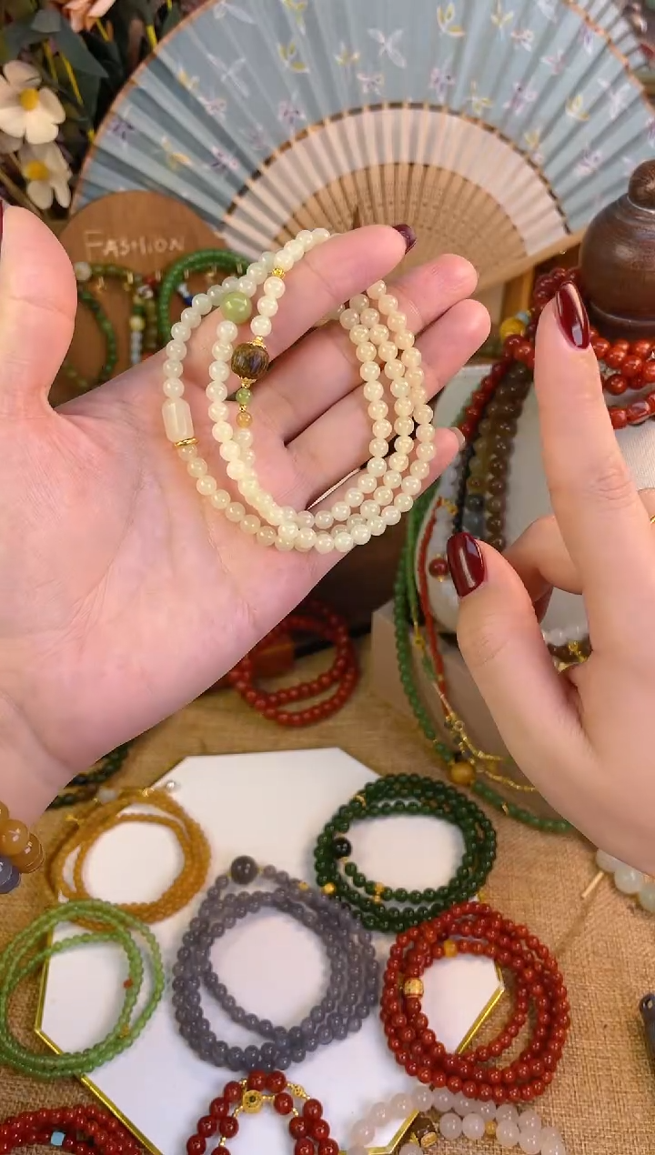 【闪购商品】和田玉三圈18K金镶嵌蜂蜜水