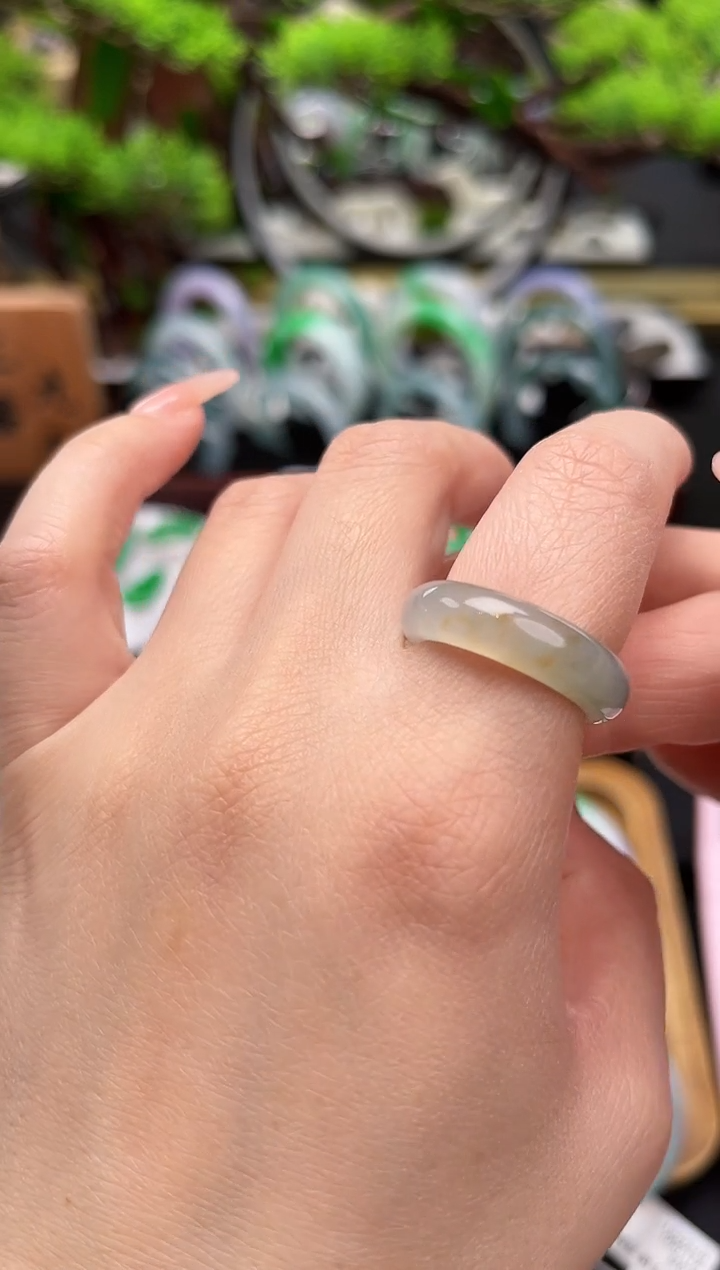 18K金镶嵌戒圈翡翠戒圈