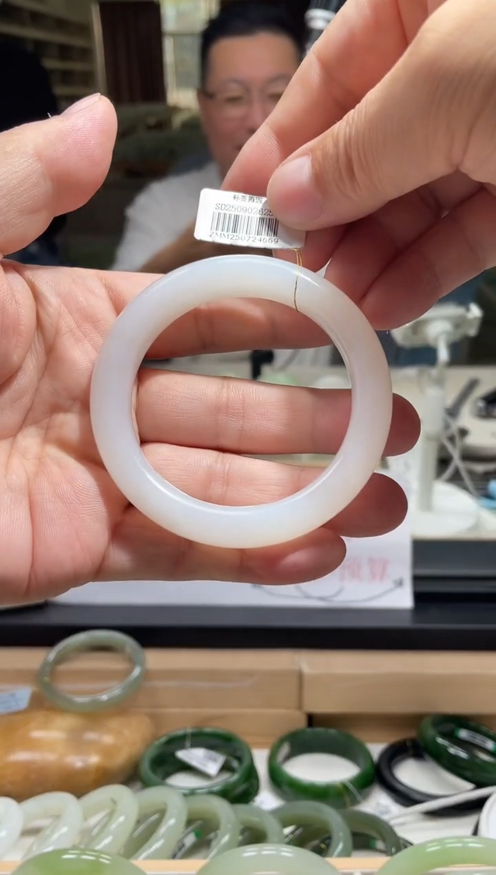 未镶嵌手镯和田玉57-58圈口 4669