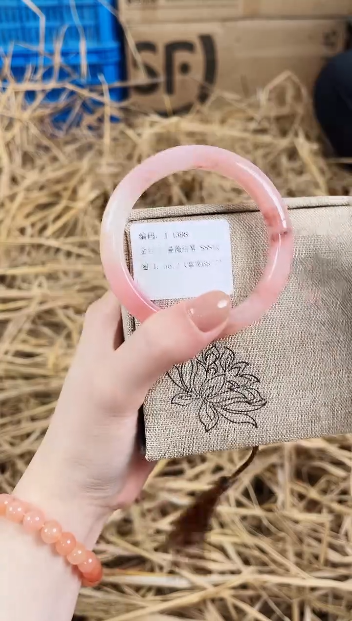未镶嵌手镯石英质玉J1398