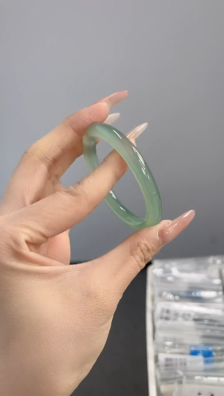 【闪购商品】玛瑙/玉髓手镯未镶嵌51-52圈