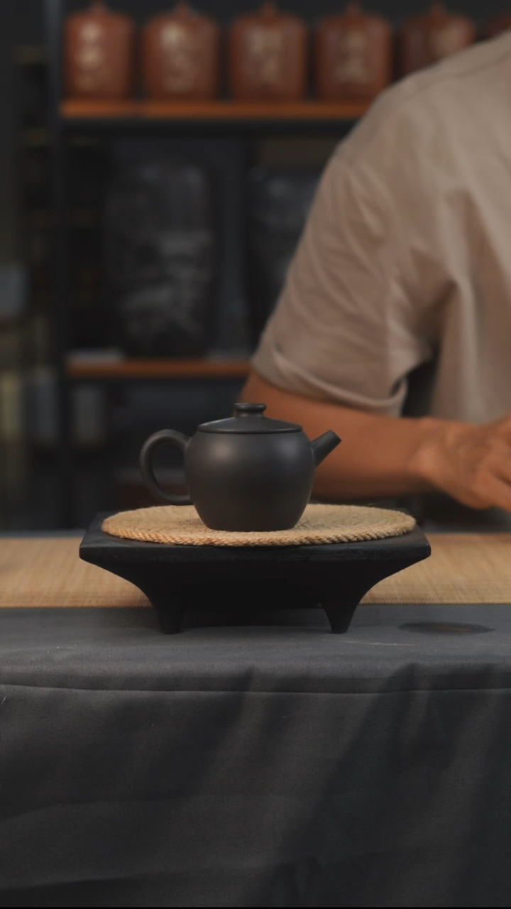 云水山涧建水紫陶微瑕云泉壶 黑色 素 018