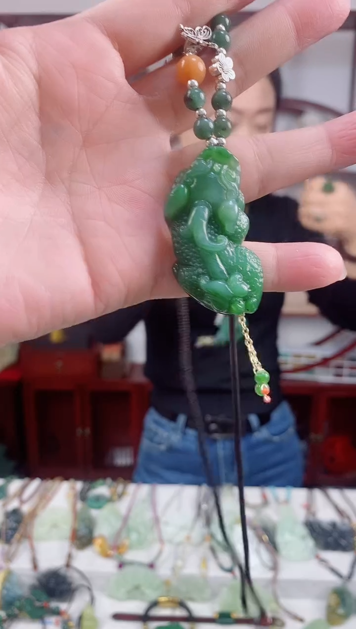 颈饰未镶嵌和田玉1