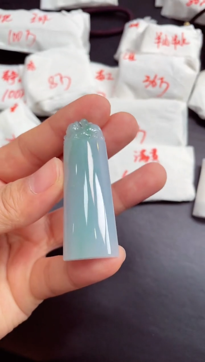 翡翠未镶嵌颈饰天然缅甸A货翡翠