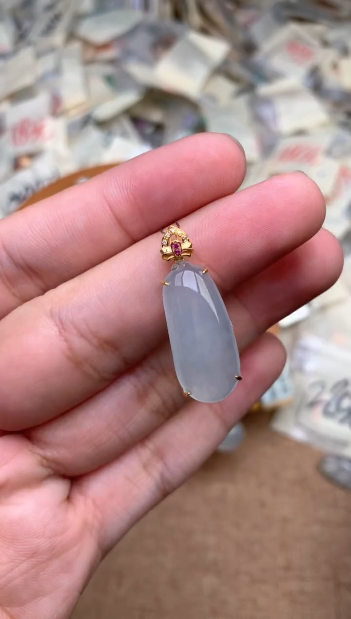 18K金镶嵌挂件翡翠一