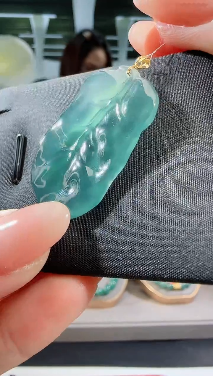 【闪购商品】翡翠吊坠(不含链)18K金镶嵌叶子