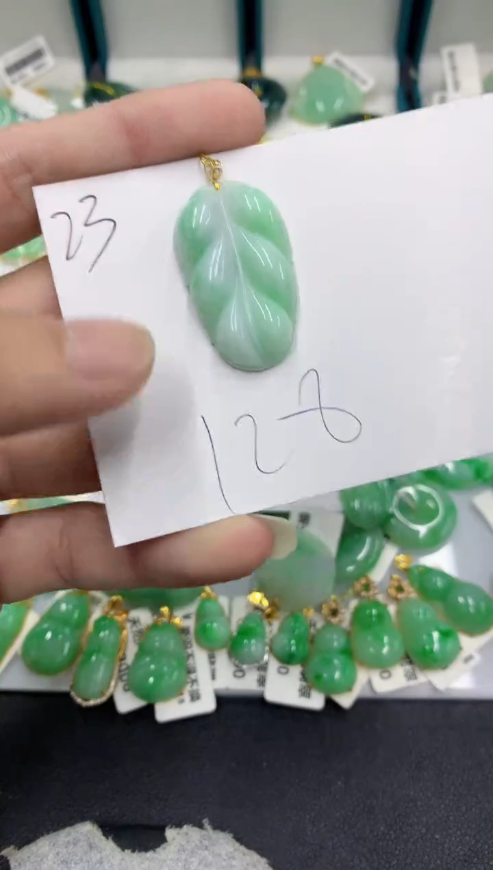 【闪购商品】翡翠颈饰18K金镶嵌翡翠