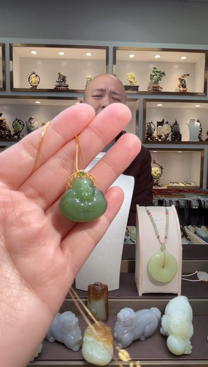 颈饰18K金镶嵌和田玉苏