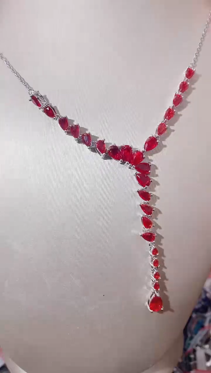 颈饰未镶嵌红宝石 