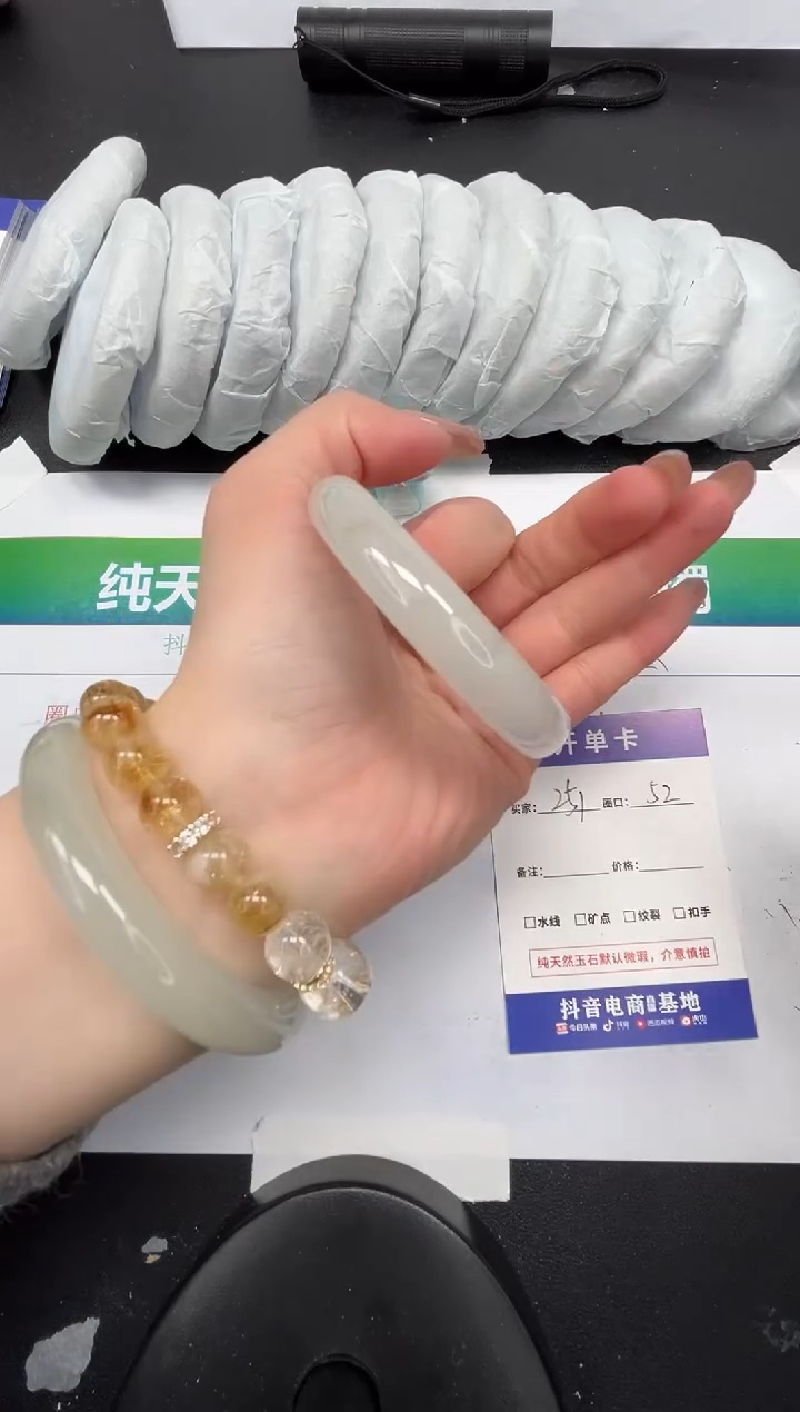 【闪购商品】石英质玉手镯未镶嵌251-52