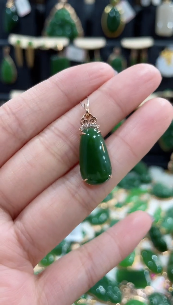 【闪购商品】和田玉（碧玉）颈饰18K金镶嵌福瓜