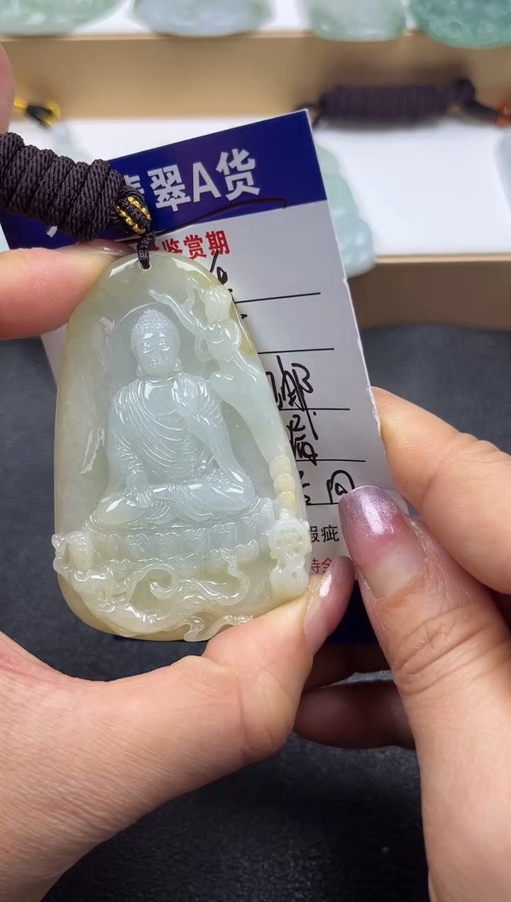 颈饰未镶嵌翡翠             