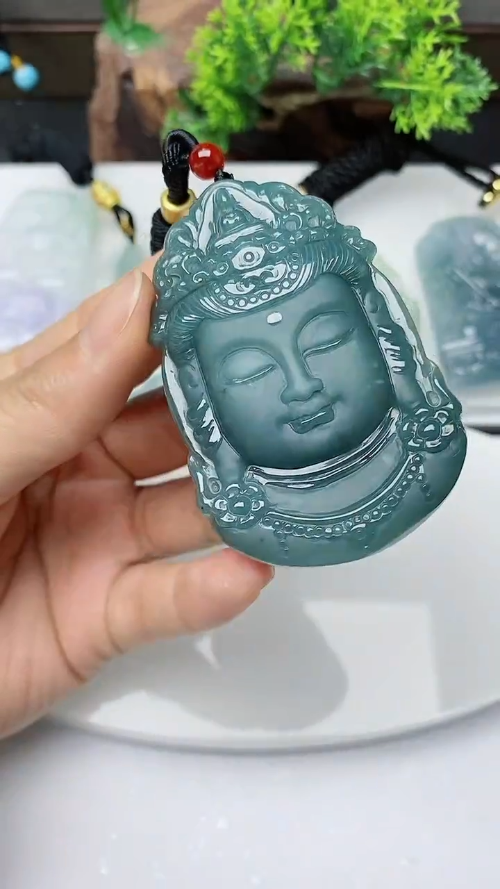 【闪购商品】翡翠颈饰未镶嵌        