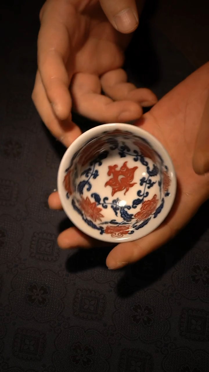 瓷片J****浩游玉堂 仿明釉里红宝相缠枝莲杯