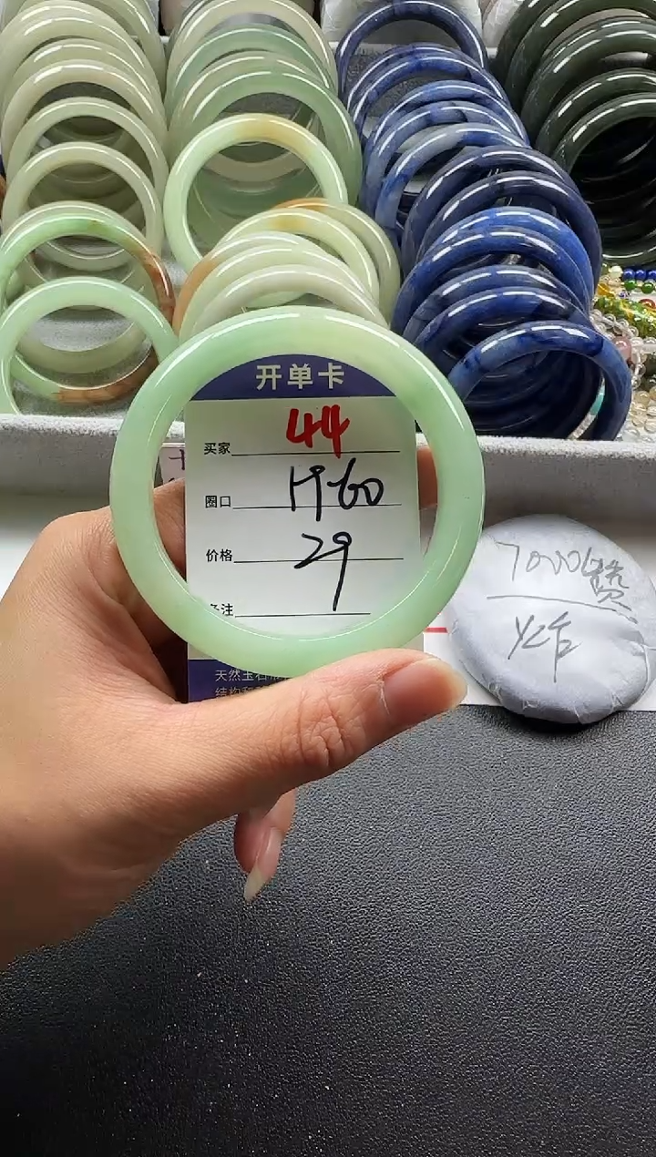 未镶嵌手镯石英质玉44