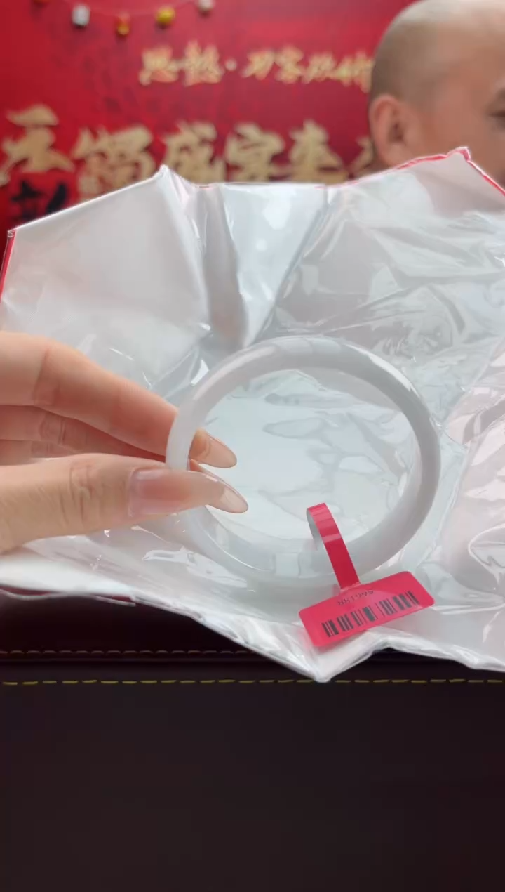 【闪购商品】翡翠手镯未镶嵌4翡翠手镯（微瑕）