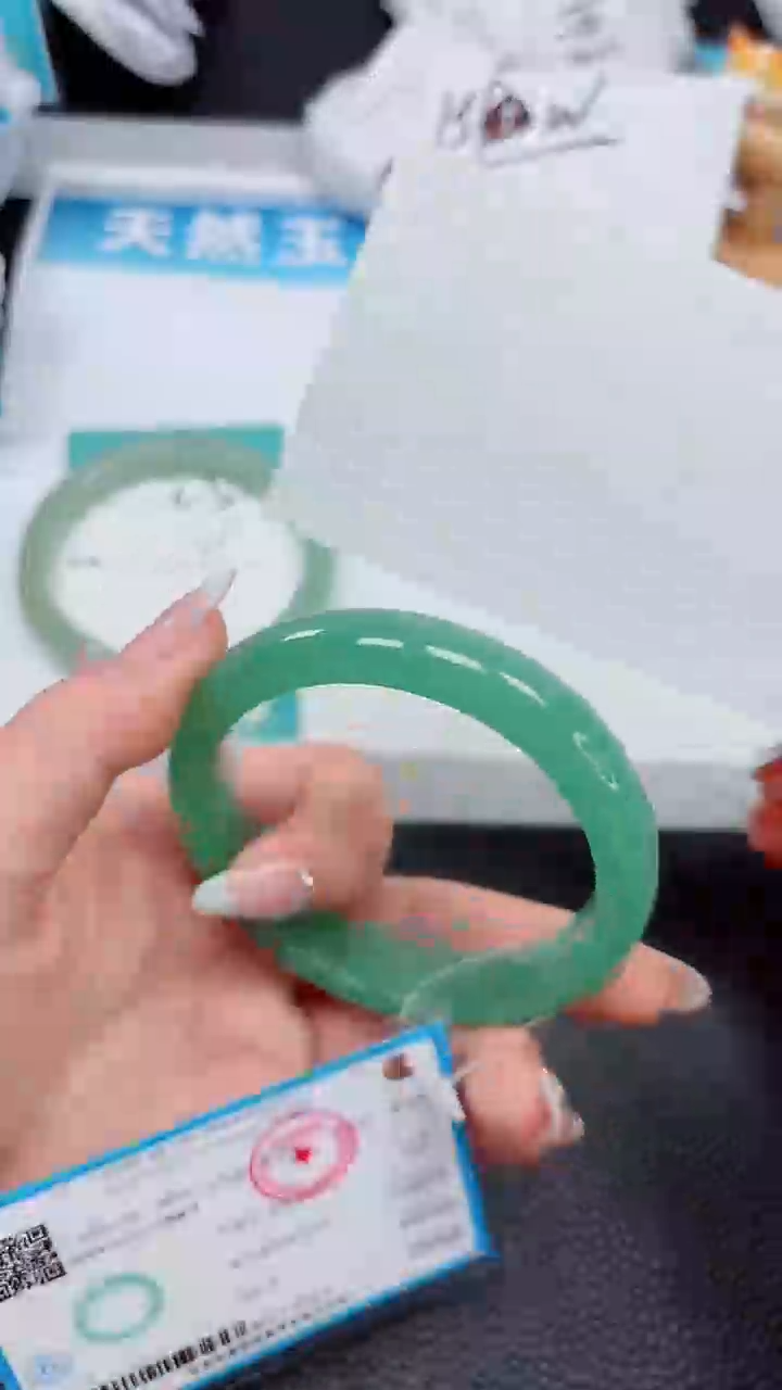 【闪购商品】石英质玉手镯未镶嵌251