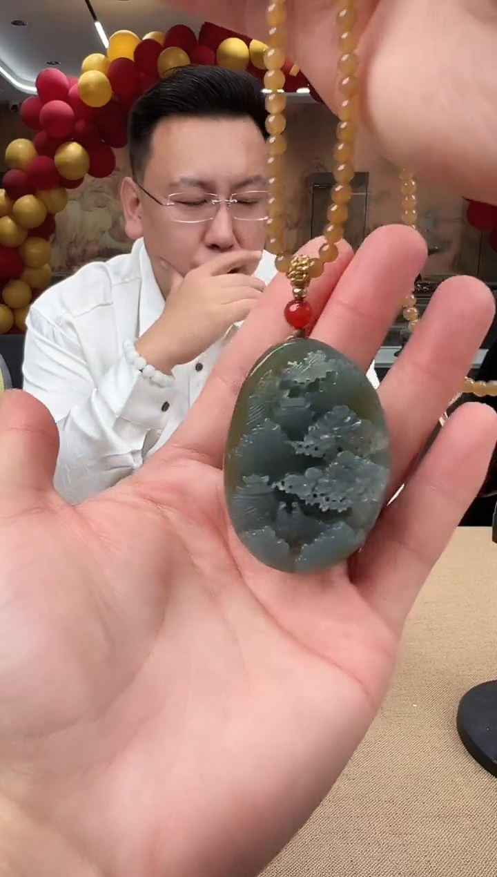 颈饰未镶嵌和田玉吊坠