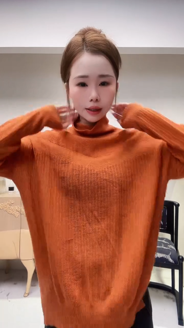橘色竖纹高领羊毛衫